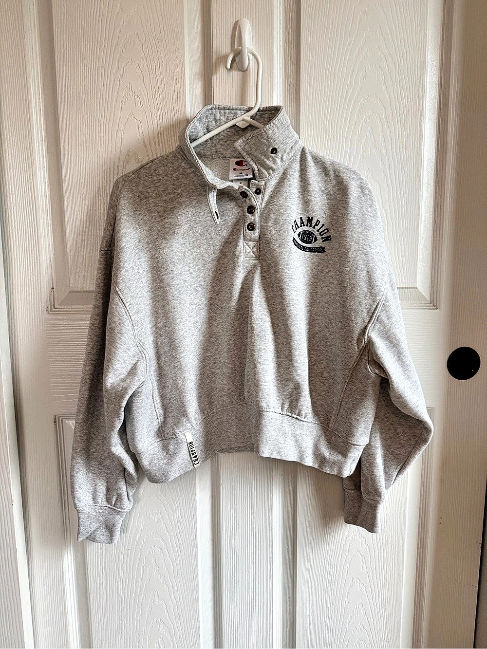 Champion Women’s Cropped Snap Neck Sweatshirt Heather Gray Size M